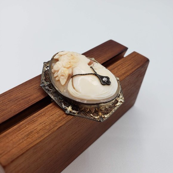 Vintage 1950's Victorian Lady Cameo Pin/Brooch Pendant - Picture 4 of 16